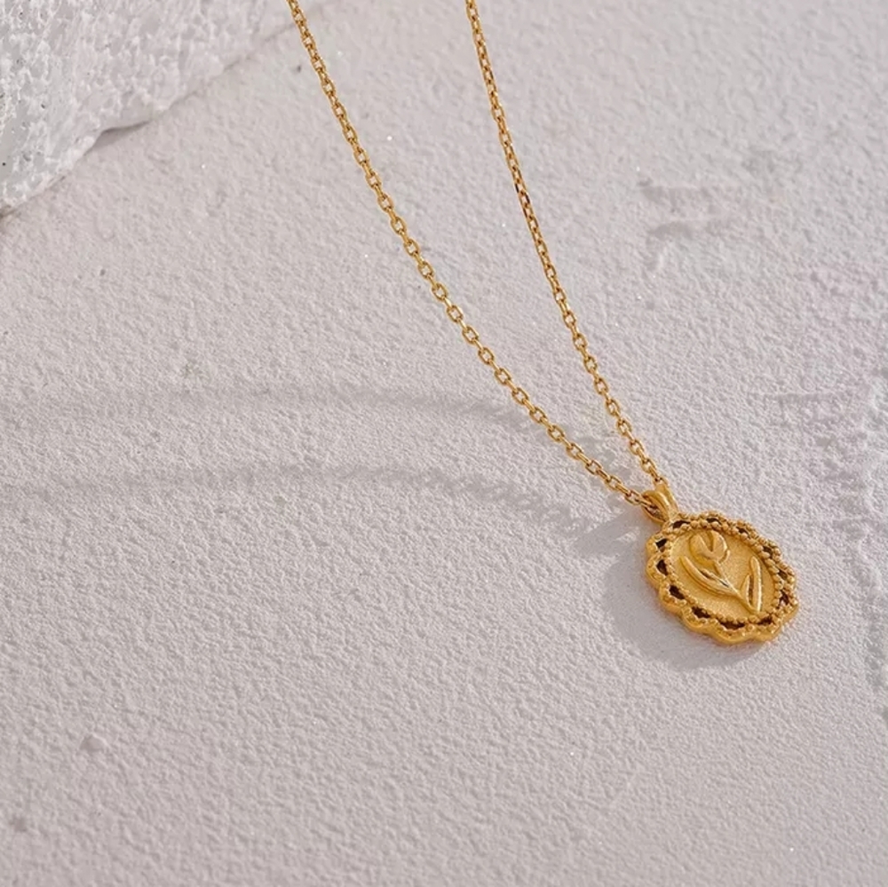 Chic France Flower Necklace - Picture 3 of 6